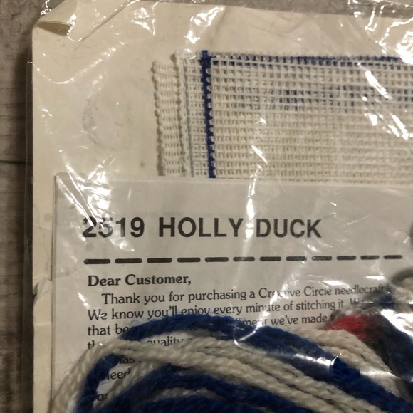 The Creative Circle 2519 Holly Duck & Embroidery Set Vintage Old Stock New - Picture 11 of 14